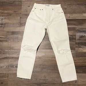 Abercrombie and Fitch white distressed mom jeans size 6/28